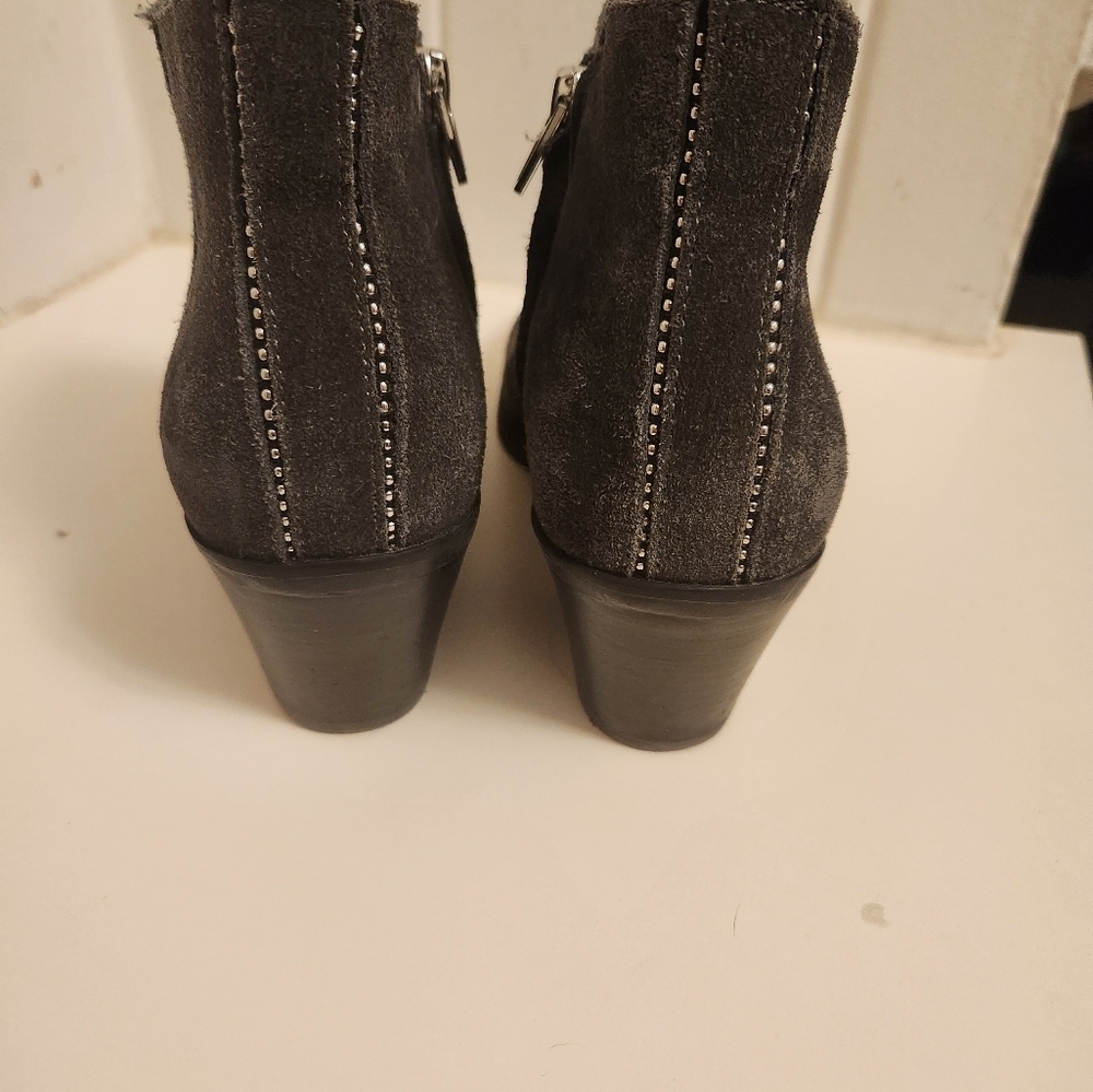 DOLCE VITA Gray Suede Booties Size 7.5 - Picture 2 of 7